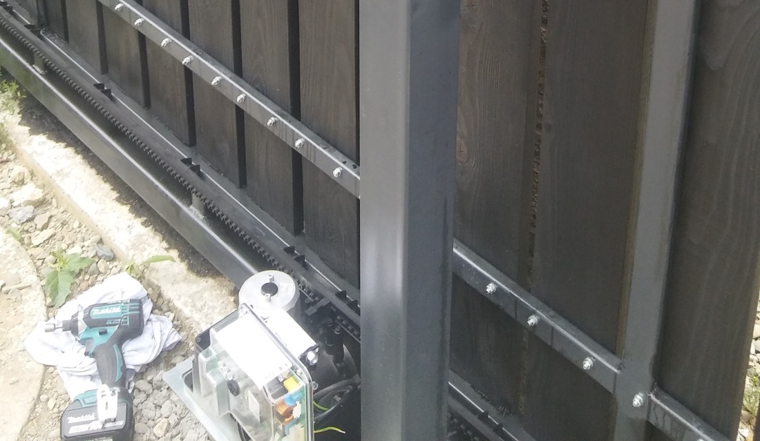 Montaż napędu bramy